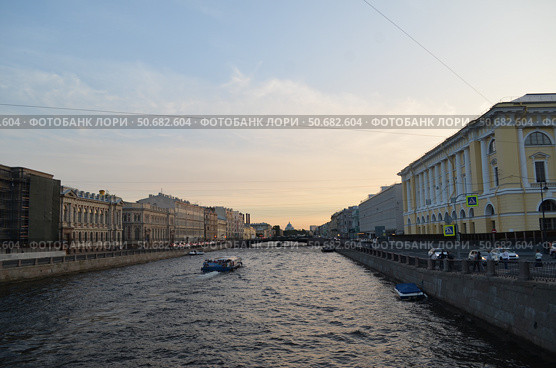 Лодки на реке Фонтанке у моста Ломоносова , Санкт-Петербург. Редакционное фото, фотограф Сергеев Валерий / Фотобанк Лори
