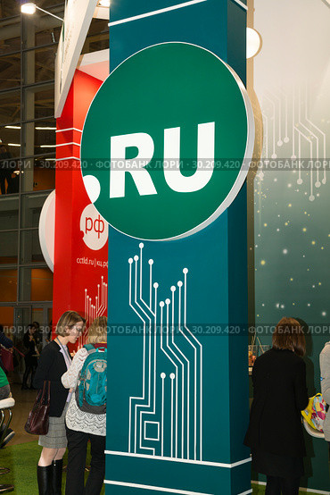 Логотип домена первого уровня RU на выставке Russian Internet Week ("Российская неделя интернета"). Москва (2018 год). Редакционное фото, фотограф Олег Тыщенко / Фотобанк Лори