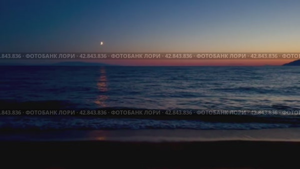 Лунная дорожка на закате Солнца, Забайкальский национальный парк, озеро Байкал, Бурятия, Россия (2023 год). Редакционное видео, видеограф Светлана Олихова / Фотобанк Лори