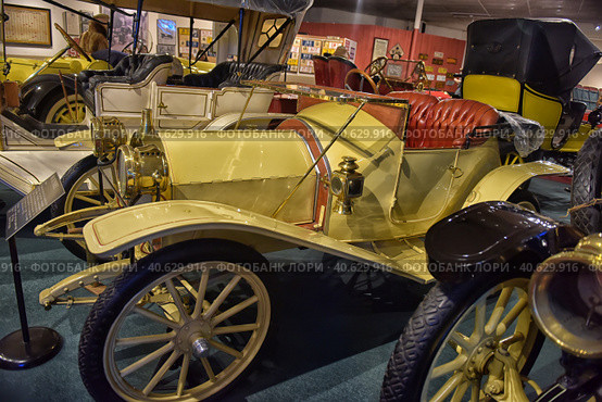LURAY, VA - 20,06,2016 : The Car and Carriage Caravan Museum in Luray, Virginia,  It is a unique collection of authentically restored cars, carriages, coaches and costumes from 1725 to 1941. Редакционное фото, фотограф Анна Кривицкая / Фотобанк Лори