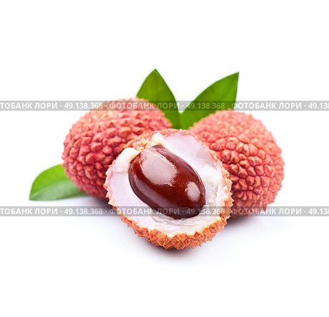 Lychee fruits with leaves. Стоковое фото, фотограф Волошина Мария Ивановна / Фотобанк Лори