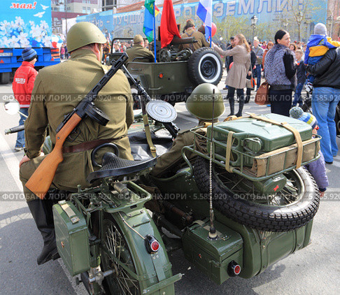 М72 в парадном строю (2013 год). Редакционное фото, фотограф Анатолий Матвейчук / Фотобанк Лори