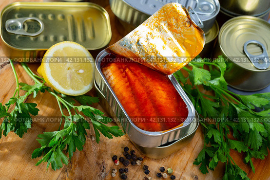 Mackerel fillets in tomato sauce. Стоковое фото, фотограф Яков Филимонов / Фотобанк Лори