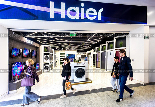 Магазин электроники Haier. Haier Group Corporation — китайская многонациональная корпорация бытовой техники. Редакционное фото, фотограф FotograFF / Фотобанк Лори