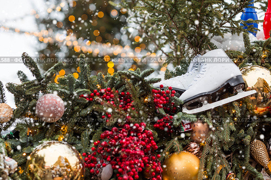 Magical Christmas background. Concept of preparation and decoration for the New Year. Holiday toys on the New Year's tree in Moscow. New Year's card 2026. Стоковое фото, фотограф Photojuli / Фотобанк Лори