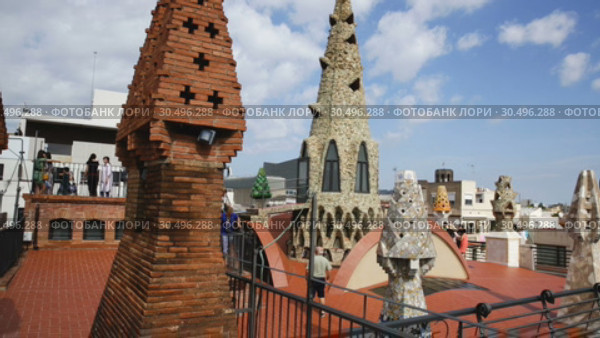 Magical rooftop of Palau Guell with chimneys and central spire designed by architect Antoni Gaudi (2018 год). Редакционное видео, видеограф Яков Филимонов / Фотобанк Лори