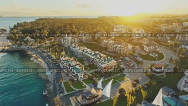 Magnificent views of the resort town surrounded by the ocean as you fly over the coast. Стоковое AI-видео, аниматор Юрий Поздников / Фотобанк Лори
