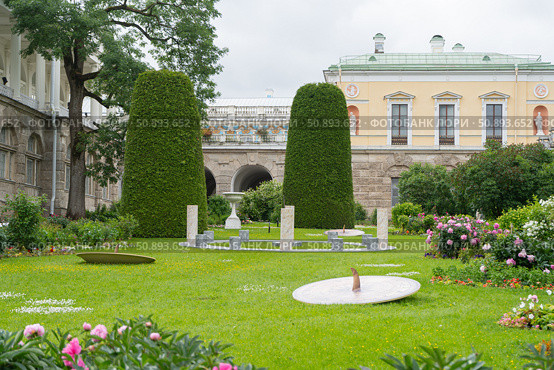 Maid of honor Garden. Catherine Palace. Tsarskoe Selo. Редакционное фото, фотограф Мария Паина / Фотобанк Лори