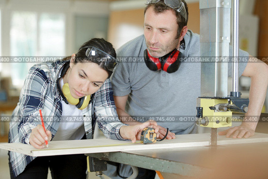 male and woman joiners in workshop. Стоковое фото, агентство Ingram Publishing / Фотобанк Лори