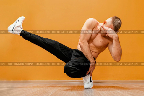 male breakdance performance 10. Стоковое фото, агентство Ingram Publishing / Фотобанк Лори