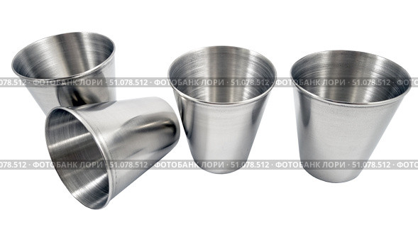Маленькие металлические стаканчики на белом фоне. Small metal cups on a white background. Стоковое фото, фотограф Татьяна Д / Фотобанк Лори