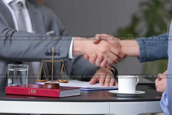 Man and lawyer shaking hands in office. Стоковое фото, фотограф Pixel_shot / Фотобанк Лори