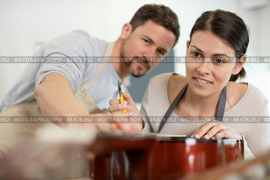 man and woman working as lute maker. Стоковое фото, агентство Ingram Publishing / Фотобанк Лори
