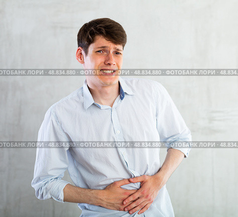 Man experiencing acute abdominal pain. Стоковое фото, фотограф Татьяна Яцевич / Фотобанк Лори