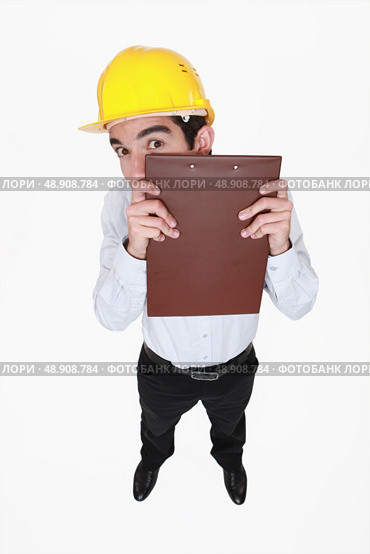 Man hiding behind a clipboard. Стоковое фото, агентство Ingram Publishing / Фотобанк Лори