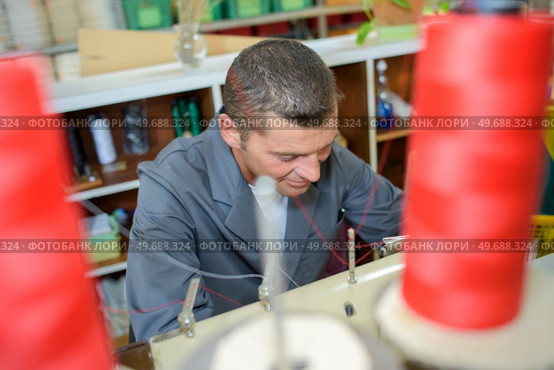 man is an industrial weaver at work. Стоковое фото, агентство Ingram Publishing / Фотобанк Лори
