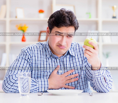 Man on special diet programm to lose weight. Стоковое фото, фотограф Elnur / Фотобанк Лори