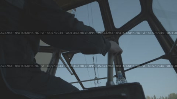 Man operating tower crane, video from cabin человек управляет башенным краном, видео из кабины. Стоковое видео, видеограф Опока Алексей / Фотобанк Лори