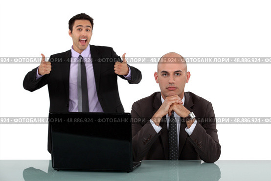 Man rejoicing behind colleague. Стоковое фото, агентство Ingram Publishing / Фотобанк Лори