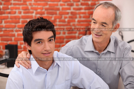 Man supporting his grandson. Стоковое фото, агентство Ingram Publishing / Фотобанк Лори