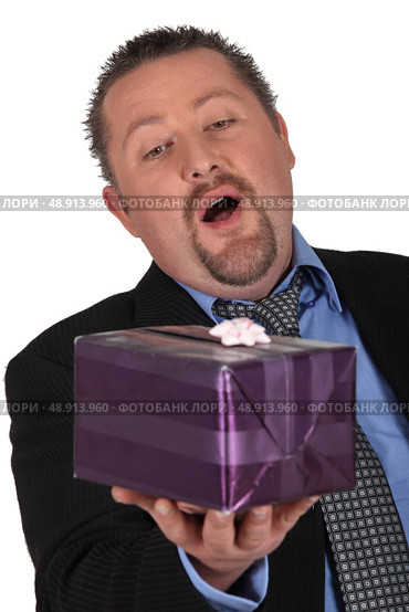 Man surprised at having received a gift. Стоковое фото, агентство Ingram Publishing / Фотобанк Лори