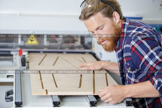 man working on a wood shaper. Стоковое фото, агентство Ingram Publishing / Фотобанк Лори