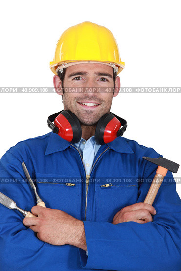 Manual worker with hammer and chisel. Стоковое фото, агентство Ingram Publishing / Фотобанк Лори