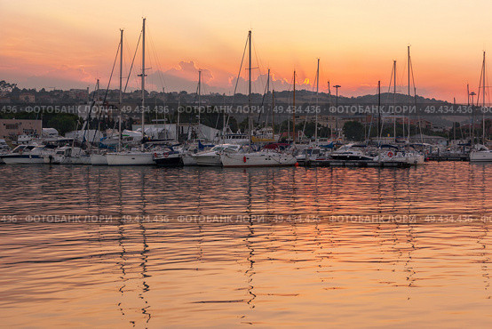 Marina with docked yachts at sunset in Giulianova, Italy. Marina with docked yachts at sunset. Стоковое фото, агентство Ingram Publishing / Фотобанк Лори