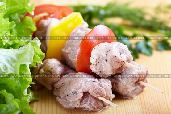Маринованное мясо для приготовления шашлыка. Стоковое фото, фотограф Галина Михалишина / Фотобанк Лори