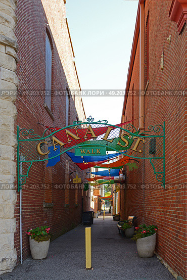 Market Street (Alley Walk) in Wabash, Indiana, United States (2014 год). Редакционное фото, фотограф Валерия Попова / Фотобанк Лори
