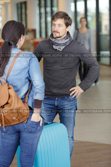 married couple arriving after honeymoon. Стоковое фото, агентство Ingram Publishing / Фотобанк Лори