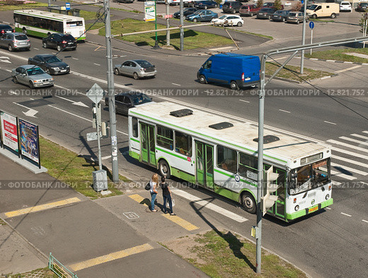 Маршрутный автобус ЛиАЗ на улице Милашенкова (2011 год). Редакционное фото, фотограф Алёшина Оксана / Фотобанк Лори