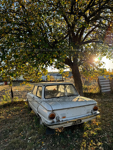 Машина в деревне. Стоковое фото, фотограф Dasha Vechkazzzik / Фотобанк Лори