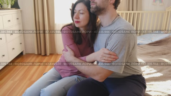 Mature couple hugging hugging each other kissing at home bedroom. Intimate Moment. Tender embrace shared between a loving middle age man and woman, husband and wife. Deep love. Low key, cinematic. Стоковое видео, видеограф Марина Демидюк / Фотобанк Лори