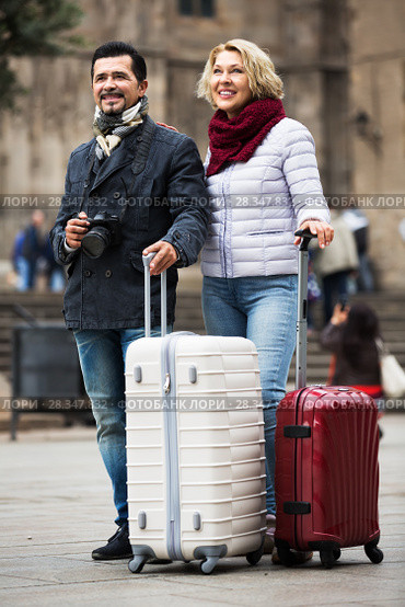 Mature couple walking with luggage. Стоковое фото, фотограф Яков Филимонов / Фотобанк Лори