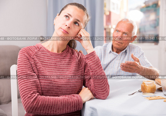 Mature father soothes adult daughter. Стоковое фото, фотограф Яков Филимонов / Фотобанк Лори