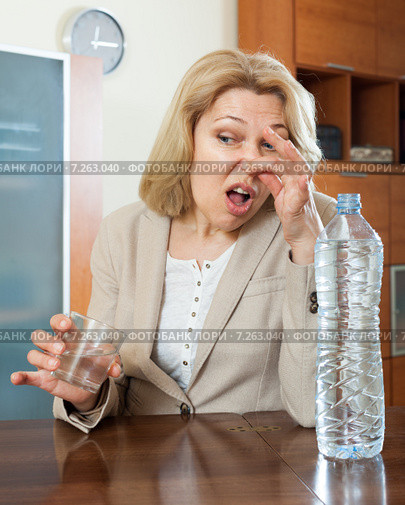 mature woman with poor quality water. Стоковое фото, фотограф Яков Филимонов / Фотобанк Лори