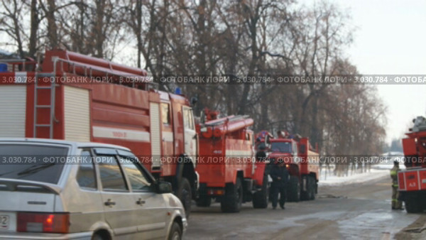 МЧС России, пожарные. Пожарные автомобили на улице, зима (2011 год). Редакционное видео, видеограф Mikhail Erguine / Фотобанк Лори
