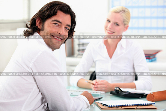 Meeting with a finance advisor. Стоковое фото, агентство Ingram Publishing / Фотобанк Лори