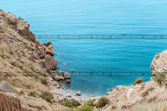 Meganom mountain range and beach, as well as the peninsula and cape in southeastern Crimea between (2016 год). Стоковое фото, фотограф katalinks / Фотобанк Лори