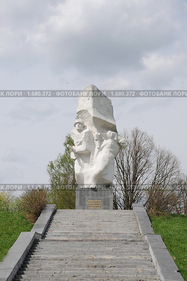 Мемориальный комплекс, село Ильинское. Калужская область. (2010 год). Редакционное фото, фотограф stargal / Фотобанк Лори