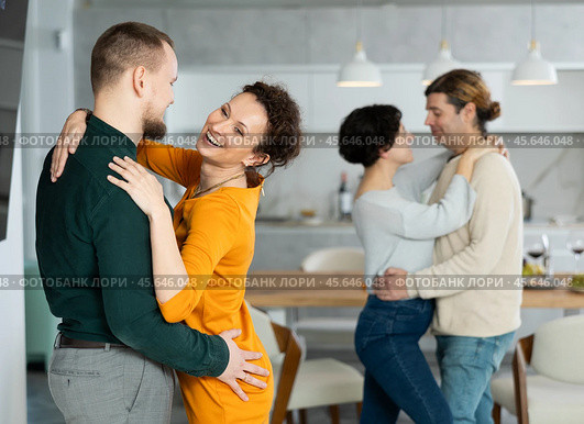 Men and women dancing during house party. Стоковое фото, фотограф Яков Филимонов / Фотобанк Лори