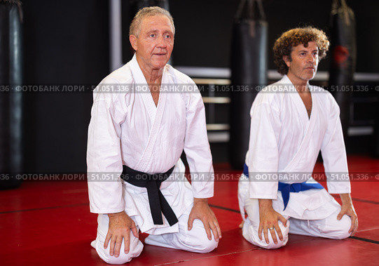 Men in kimono sitting on knees on tatami in gym. Стоковое фото, фотограф Яков Филимонов / Фотобанк Лори