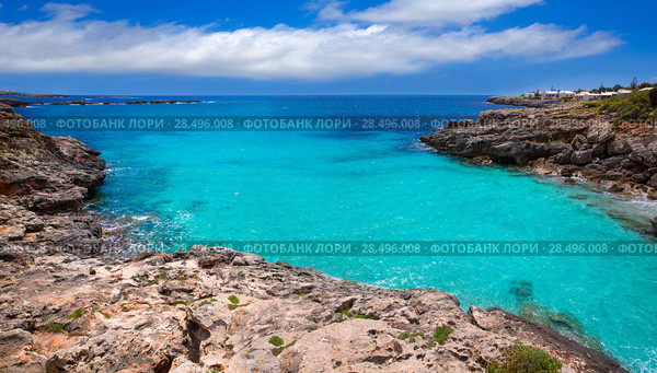 Menorca Platja es Calo Blanc in Sant Lluis at Balearic islands of Spain. Стоковое фото, фотограф Tono Balaguer / Ingram Publishing / Фотобанк Лори