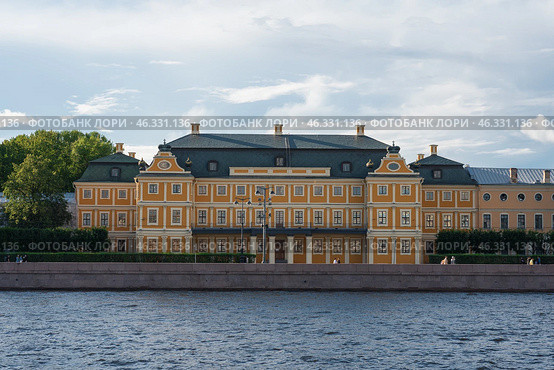 Menshikov palace on University embankment, Saint Petersburg, Russia (2024 год). Редакционное фото, фотограф Василий Хомчин / Фотобанк Лори