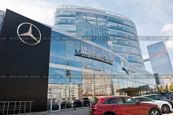 Mercedes-Benz. Ленинградский проспект. Москва (2018 год). Редакционное фото, фотограф E. O. / Фотобанк Лори