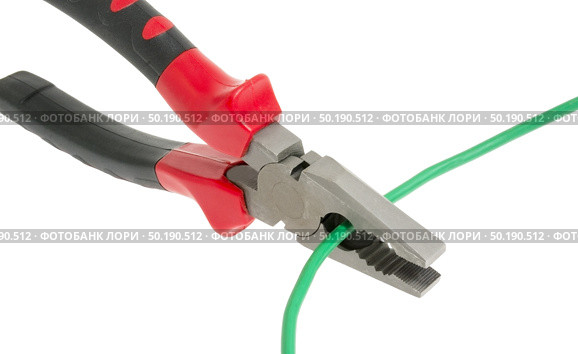 Металлические кусачки режут кабель на белом фоне. Metal nippers is cutting red cable on white background. Стоковое фото, фотограф Татьяна Д / Фотобанк Лори