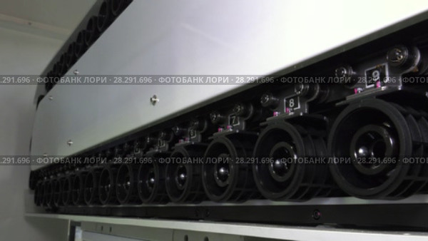 Металлообрабатывающий центр - инструментальный магазин. Machining center - tool store. Стоковое видео, видеограф Евгений Романов / Фотобанк Лори