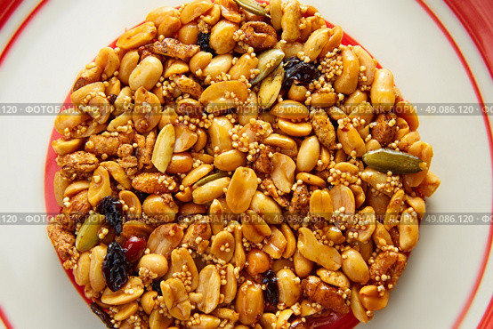 Mexican candy sweet Palanqueta with peanuts crunchy and amaranth seeds. Стоковое фото, агентство Ingram Publishing / Фотобанк Лори