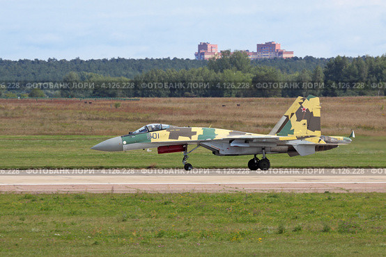 Международный авиационно-космический салон МАКС-2011. Многоцелевой высокоманевренный всепогодный истребитель Су-35. Редакционное фото, фотограф Игорь Долгов / Фотобанк Лори